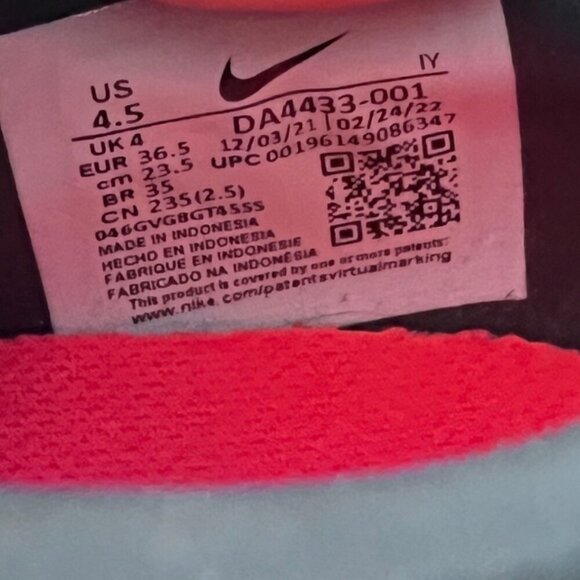 Nike DA4433 Phantom Soccer Cleats Boys ( 4.5 ) - Picture 3 of 5